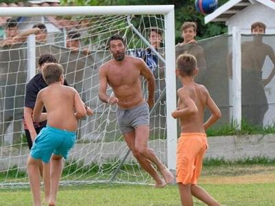 Ο Μπουφόν έκατσε τέρμα για χάρη πιτσιρικ...