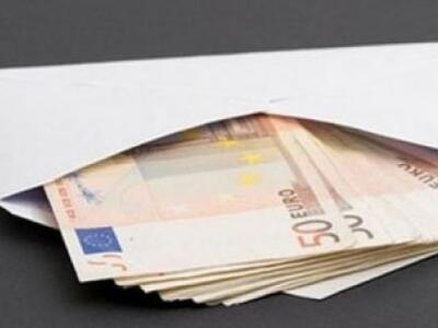 Κεφαλονιά: Βρήκε φάκελο με 2.500 ευρώ κα...