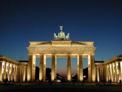 "Παγώνει" τη συμφωνία με τη Μό...