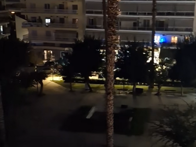 Πάτρα: Άλλες πλατείες στολίζονται γιορτι...