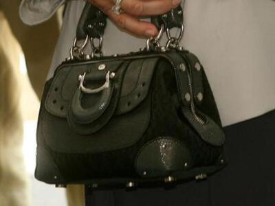 Άρπαξε την τσάντα ηλικιωμένης στο Προάστ...