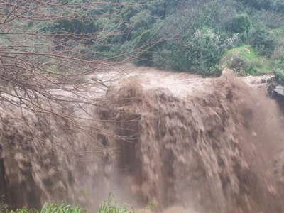Η κακοκαιρία σαρώνει την Ηλεία: Πλημμύρε...