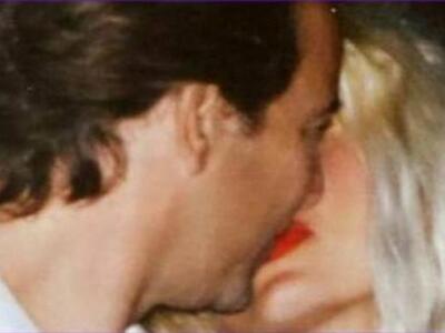 Τα... καυτά καλοκαιρινά φιλιά της Ελένης...