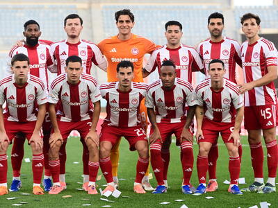 Ο Ολυμπιακός όπως παρατάχθηκε στον τελικ...