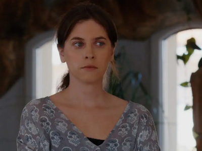 Γη της ελιάς: Η Δάφνη ενδίδει ξανά στον εκβιασμό