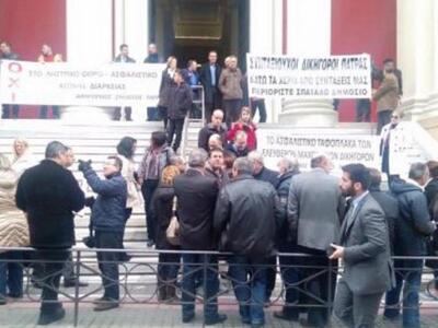 Πάτρα: Οι δικηγόροι φτιάχνουν...ανθρώπιν...