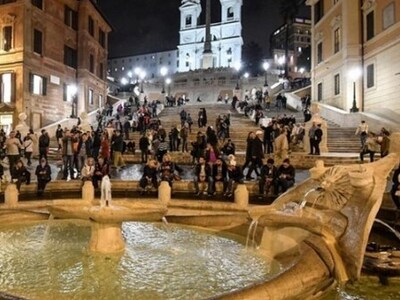 Η Ρώμη απαγορεύει στους τουρίστες να κάθ...
