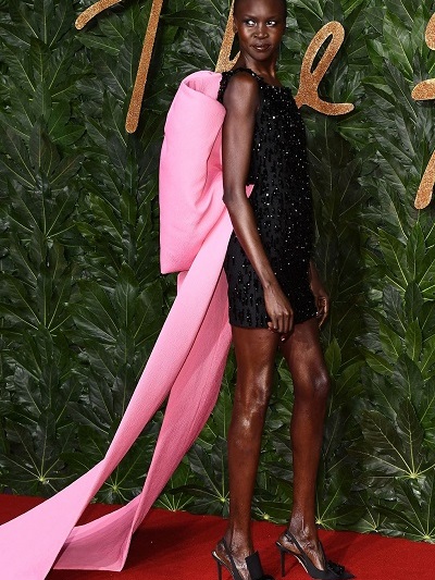 ΑΛΕK ΓΟΥΕΚ ME EMILIA WICKSTEAD