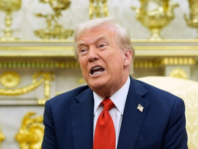 Ο Τραμπ προτείνει την αποβολή της Ισπανί...