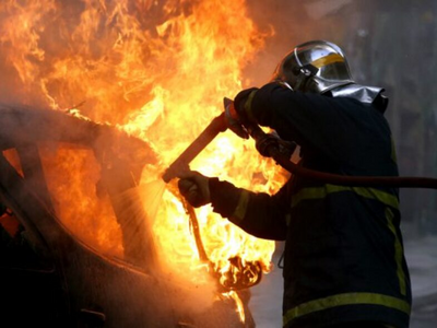 Πάτρα: Φωτιά σε αυτοκίνητο στα Ζαρουχλέι...
