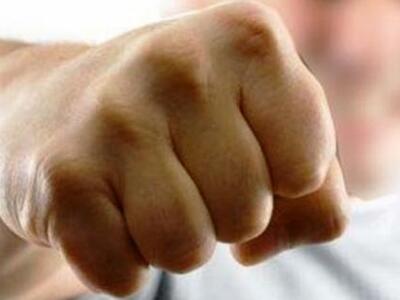 Έπεσαν μπουνιές και καδρονιές μέρα - μεσ...