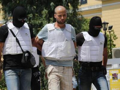 Δείτε φωτογραφίες του αδίστακτου φονιά της Πάρου