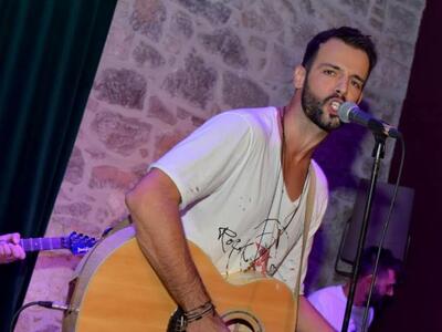 ΔΕΙΤΕ ΦΩΤΟ από το μουσικό live του Πατρι...