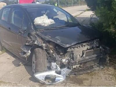 Αγρίνιο: Σοβαρό τροχαίο - Γυναίκα διακομ...