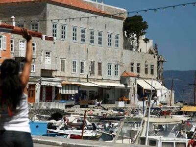 Τραυματισμός επιβάτη στην Ύδρα