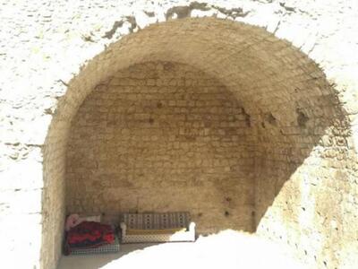 Ηράκλειο: Άστεγοι έστησαν νοικοκυριό στα τείχη