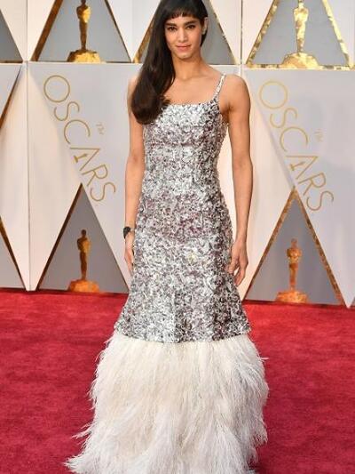 ΣΟΦΙΑ ΜΠΡΟΝΤΕΛΑ ΜΕ CHANEL