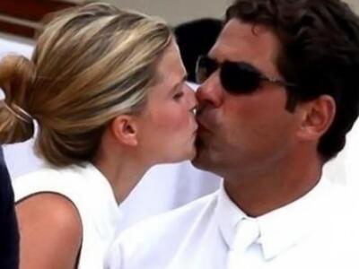 ΔΕΙΤΕ την οικογενειακή φωτογραφία για το...