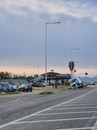 Αγρίνιο: Εξετράπη απορριματοφόρο, καλά στην υγεία του ο οδηγός