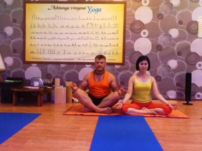 Σε εκπαίδευση δασκάλων γιόγκα ο Κώστας Α...
