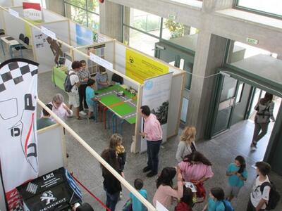 Πλήθος κόσμου στο 1ο forum Νεανικής Επιχ...