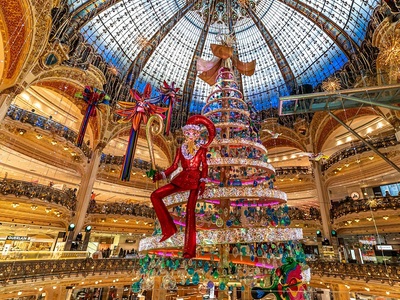 Xριστουγεννιάτικο Παρίσι: Το πολυσυζητημ...