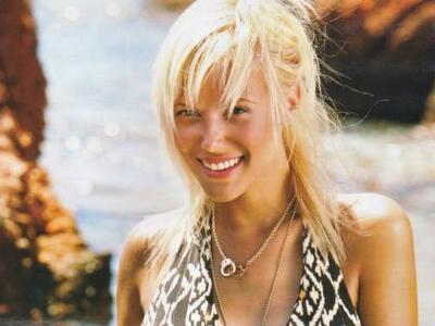 H σέξι Λάουρα στην παραλία - ΔΕΙΤΕ ΦΩΤΟ 