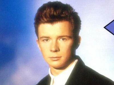 Ο Rick Astley έρχεται στην Πάτρα τραγουδ...