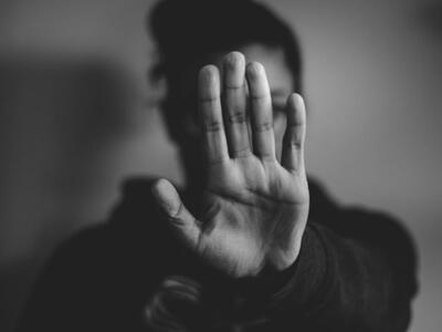 «Μου χτυπούσε το κεφάλι στο αυτοκίνητο» ...