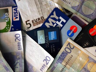 Ραγδαία αύξηση στη χρήση πλαστικού χρήμα...