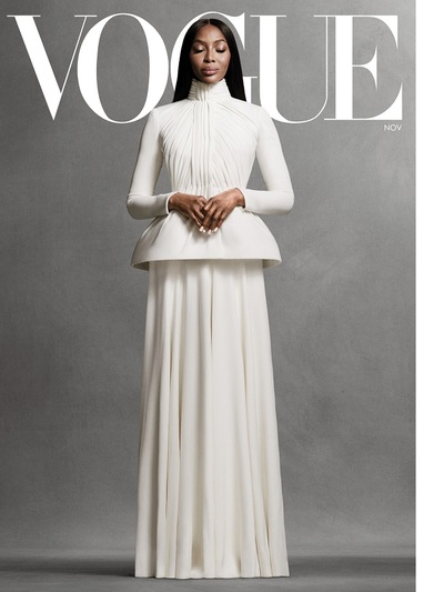 Με κατάλευκο outfit Dior στο εξώφυλλο