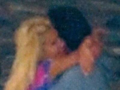 Τα καυτά φιλιά της Ελένης Μενεγάκη και τ...