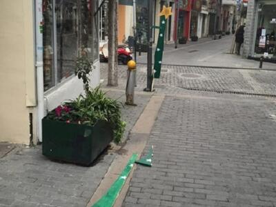 Θλιβερή εικόνα: Ξήλωσαν τον χριστουγεννι...