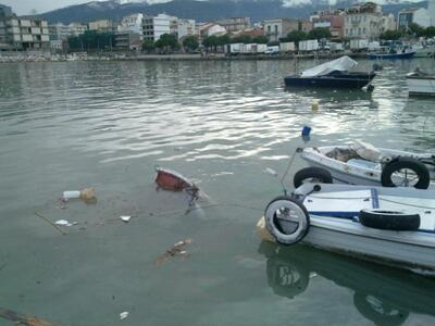 Βάρκες βγήκαν στην στεριά στην Πάτρα - Α...