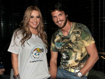 Η Ναταλία Γερμανού σε ρόλο barwoman για ...