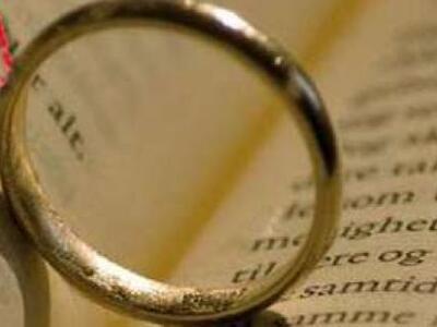 Ο τραγουδιστής, που διαλύει το σπίτι του...