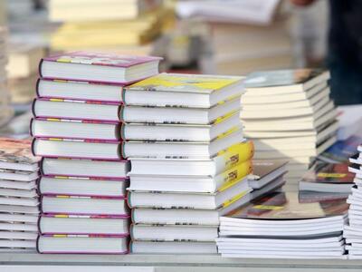 Μάθετε ποια λέξη «γεννήθηκε» την ίδια χρ...