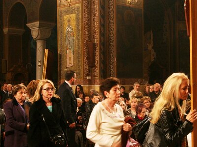 Πλημμυρίζουμε τις εκκλησίες ψάχνοντας γι...