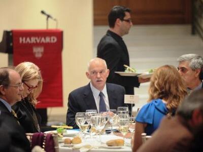 Η απάντηση Παπανδρέου μέσω Ελενόπουλου