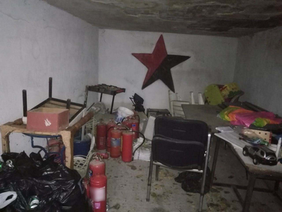 Κοντάρια, πυροσβεστήρες και κράνη βρέθηκ...