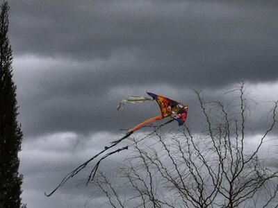 Προσοχή στο πέταγμα των χαρταετών, λέει ο ΔΕΔΔΗΕ