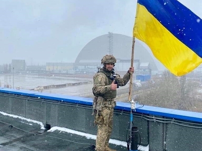 Τσερνομπίλ: Η Ουκρανική σημαία κυματίζει...