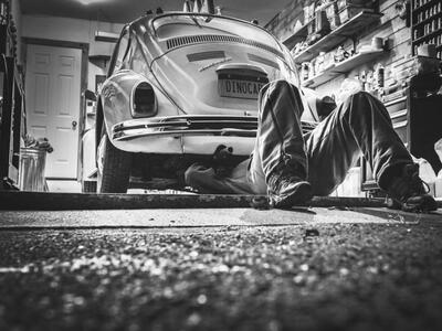 39χρονος ιδιοκτήτης συνεργείου αυτοκινήτ...