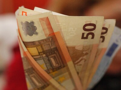 ΔΝΤ: Δεν ζητάμε να κοπεί ο 13ος και 14ος...