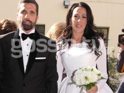 Τα σκαλιά της εκκλησίας ανέβηκε το πρωί ...