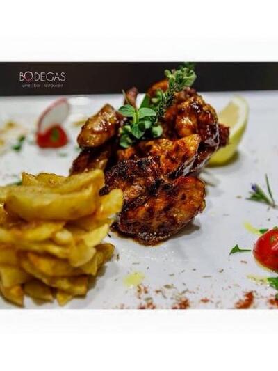 Χοιρινά φιλετάκια λαιµού σε κρούστα από ...