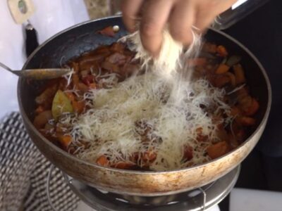 Mια νόστιμη συνταγή, αρνάκι με μελιτζάνε...