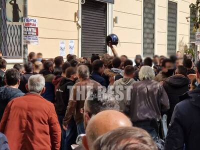 Πάτρα: Έπεσε ξύλο στην απεργιακή συγκέντ...