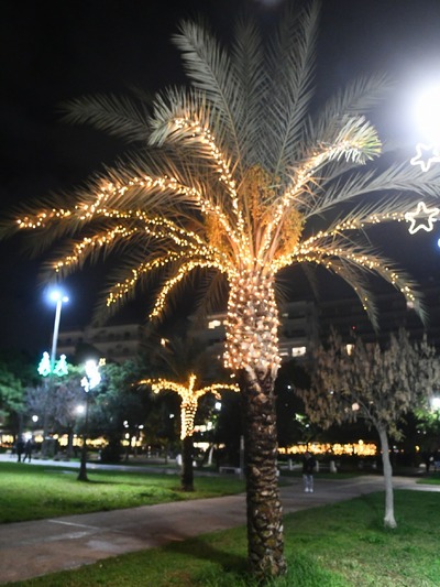 Πάτρα - φωτό: Δείτε πώς φτιάχνεται το χριστουγεννιάτικο χωριό