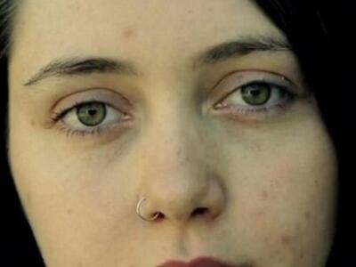 Η πρωτάκουστη ιστορία της κοπέλας που εί...